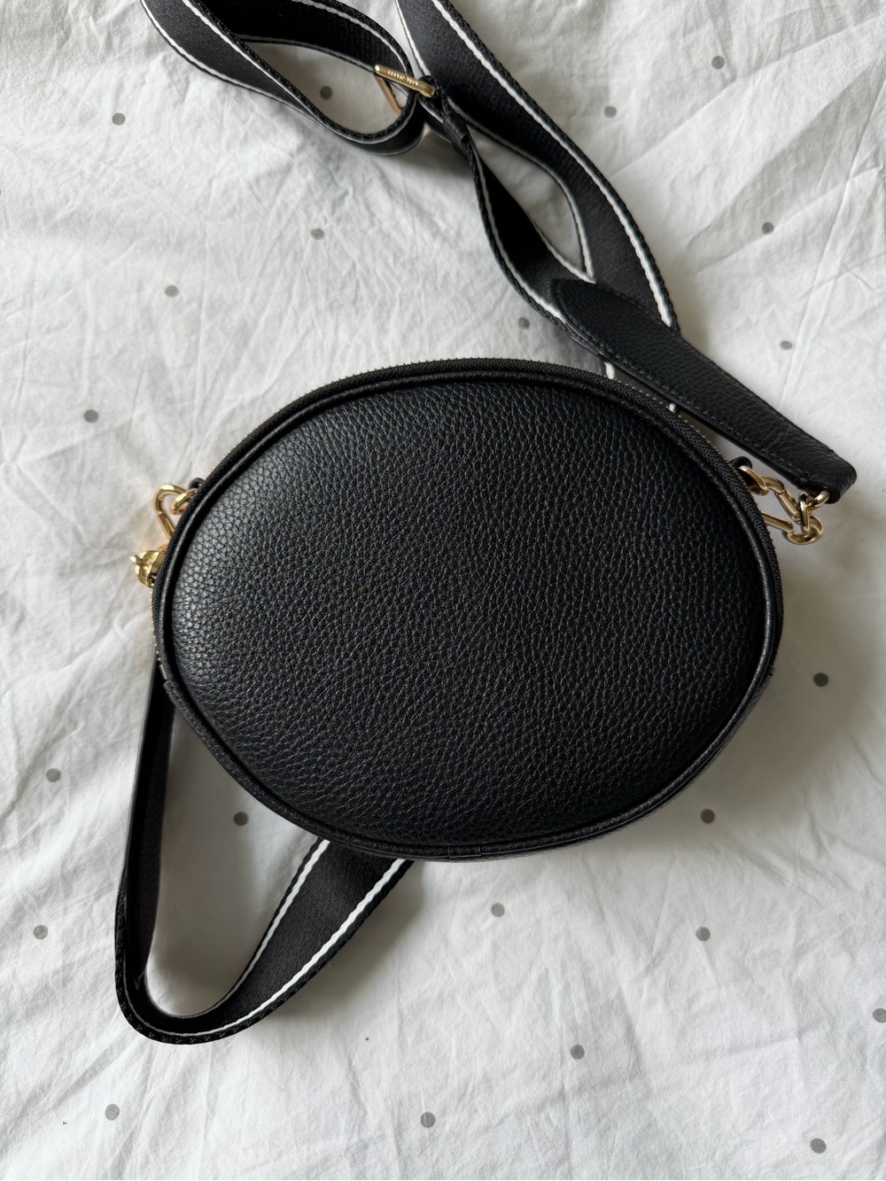 Marc Jacobs Black Pebbled Round Crossbody Bag with Gold Hardware - Picture 3 of 14